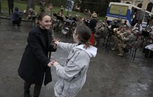Фото 1: Оркестр Академії сухопутних військ виступив для переселенців у Львові