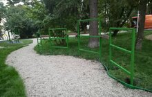 Фото 3: У сквері біля Собору Святого Юра завершують облаштування дитячого майданчика
