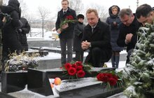 Фото 4: З нагоди Дня Соборності на Личаківському кладовищі вшанували пам’ять тих, хто віддав своє життя в боротьбі за незалежність та територіальну цілісність України