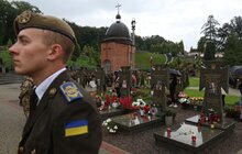 Фото 22: На Личаківському цвинтарі вшанували пам’ять новітніх Героїв з нагоди Дня Незалежності 