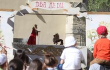 Фото 8: Ляльковий театр з нагоди Дня міста подарував глядачам виставу «Два леви»