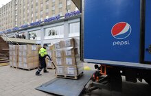 Фото 7: Благодійники передали 4 000 комплектів засобів захисту для медиків лікарні швидкої допомоги