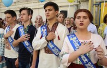 Фото 6: Львів’яни урочисто святкують закінчення навчального року у школах
