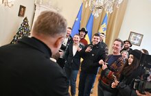 Фото 11: 11 машин на передову: британські волонтери у Львові передали допомогу для війська
