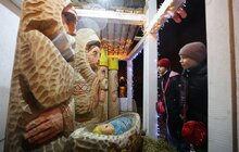 Фото 1: У Львові встановили різдвяну шопку