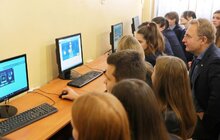 Фото 5: Мер Львова спільно з учнями кодив гру про штучний інтелект в рамках Години Коду 2019