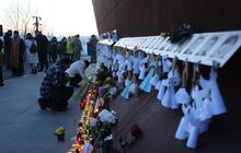 Фото 10: У Львові в пам’ять про Небесну Сотню у небо запустили світлові промені