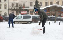 Фото 7: Працівники Львівської мерії долучились до прибирання міста від снігу
