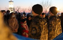 Фото 16: У Львові в пам’ять про Небесну Сотню у небо запустили світлові промені
