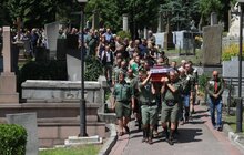 Фото 21: Пластуна-сеньйора Олеся Криськіва поховали на Личакові в родинному гробівці (поле № 52)