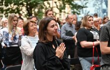 Фото 1: У дворику Ратуші відбулось сценічне читання п’єси, яку написав ветеран