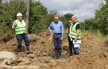 Фото 4: У с. Лисиничі ремонтні бригади ЛМКП «Львівводоканал» проводять заміну аварійного магістрального водогону