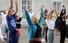 Фото 4: З нагоди Дня фізичної культури і спорту працівники Львівської мерії провели спільну розминку