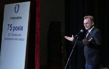 Фото 1: Мер Львова привітав радіоремонтний завод з 75-річчям