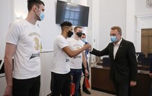 Фото 9: За титул Чемпіона України волейбольна команда «Барком-Кажани» отримала від міста 100 тисяч гривень