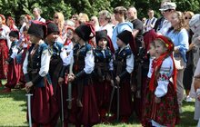 Фото 9: У Митрополичих садах Львова вдруге відбулися «Великодні гаївки з Владиками»