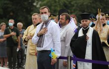 Фото 10: Львів започаткував нову традицію — над Меморіалом пам’яті Героїв Небесної Сотні підняли Державний Прапор України