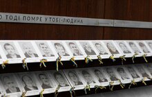 Фото 2: Сотні паперових ангеликів розмістили на Меморіалі Небесної Сотні у Львові