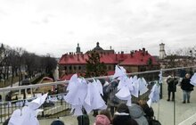 Фото 31: Сотні паперових ангеликів розмістили на Меморіалі Небесної Сотні у Львові