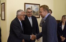 Фото 1: Міський голова та президент Всесвітньої федерації стрільби з лука обговорили розвиток цього виду спорту у Львові