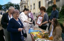 Фото 1: У Львові відбувся ярмарок-продаж виробів молоді з особливими потребами