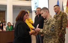 Фото 3: У мерії Львова 30 львів’ян посмертно нагородили «Почесним знаком Святого Юрія» за оборону Незалежності України (фото) 