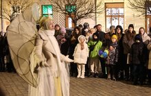 Фото 10: У Львові провели першу різдвяну екскурсію з пампухами, колядою і історіями про святкування 100 років тому (відео)