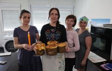 Фото 10: Господині модульного містечка на Сихові спекли паски для українських захисників