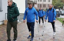 Фото 2: У Львові захисники, які втратили кінцівки на війні, створили команду і грають у футбол (відео)