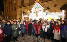 Фото 8: На площі Ринок відкрили міську різдвяну шопку (фото/відео)
