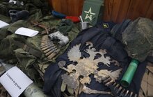 Фото 12: У Центрі Довженка відкрилась виставка розмальованих військових артефактів: відбудеться аукціон
