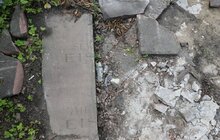 Фото 7: З Пагорба Слави демонтували другу вхідну колону: на якому етапі ексгумація радянських поховань (відео)