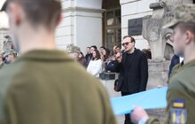 Фото 13: Сотні містян у центрі Львова урочисто заспівали Гімн України (фото/відео)