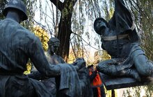 Фото 9: У Львові з Пагорбу слави демонтували три радянські пам’ятники: скульптури поповнять експозицію музею «Територія терору» (відео)
