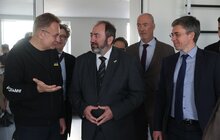 Фото 5: Французький міністр охорони здоров’я Франсуа Браун відвідав сьогодні пацієнтів реабілітаційного центру НЕЗЛАМНІ (UNBROKEN)