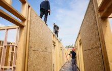 Фото 22: У Львові зводять тимчасові будинки для вагітних переселенок