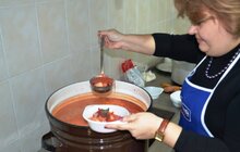 Фото 9: Для львівських бездомних влаштували благодійну вечерю