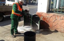 Фото 22: Комунальні служби дезінфікують місто: миють вулиці, тротуари, зупинки транспорту, сходові клітки будинків