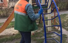 Фото 34: Комунальні служби дезінфікують місто: миють вулиці, тротуари, зупинки транспорту, сходові клітки будинків
