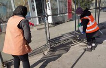 Фото 91: Комунальні служби дезінфікують місто: миють вулиці, тротуари, зупинки транспорту, сходові клітки будинків