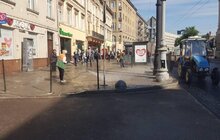 Фото 5: Комунальні служби продовжують миття міста