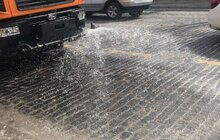 Фото 3: На вулицях міста працюють порохотяги та поливальні машини