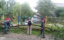 Фото 31: «До прибирання міста було задіяно сьогодні 1694 працівники комунальних підприємств і 72 одиниці техніки», - І. Маруняк