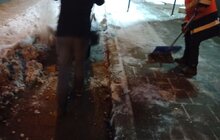 Фото 94: Минулої ночі в місті працювало 95 одиниць техніки, для посипання доріг використано 492 м3 піскосуміші