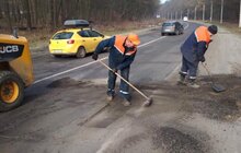Фото 6: За цей тиждень ШРП вже провели ліквідацію ям площею 1978 м2: ліквідацію ямковості проводили лише гарячим асфальтом