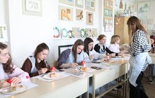 Фото 6: Студенти львівського профтеху проводять великодні майстеркласи з писанкарства для школярів