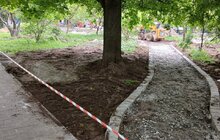 Фото 1: У сквері біля ліцею №46 облаштовують простір пам'ять полеглого захисника Івана Тимціва