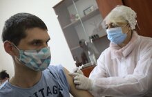 Фото 1: У Львові продовжують вакцинувати людей, які забезпечують роботу міста
