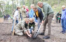 Фото 10: Сьогодні в одному із парків Львова висадили понад 400 дерев