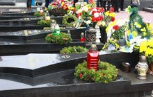 Фото 6: Львів’яни вшанували Героїв Небесної Сотні на Личаківському кладовищі